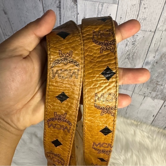 MCM classic logo tote in cognac - Picture 7 of 16